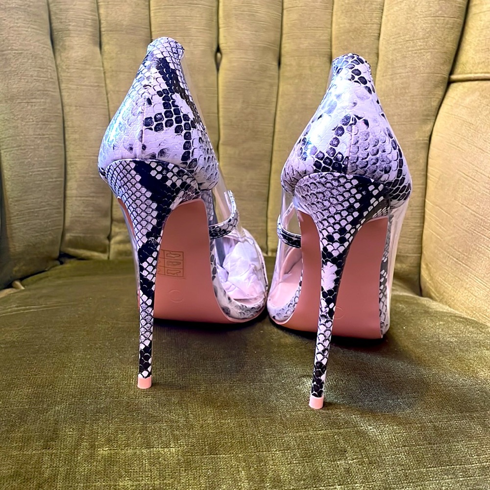 Brand new never worn Pretty Little Thing snake print heels - Picture 2 of 5